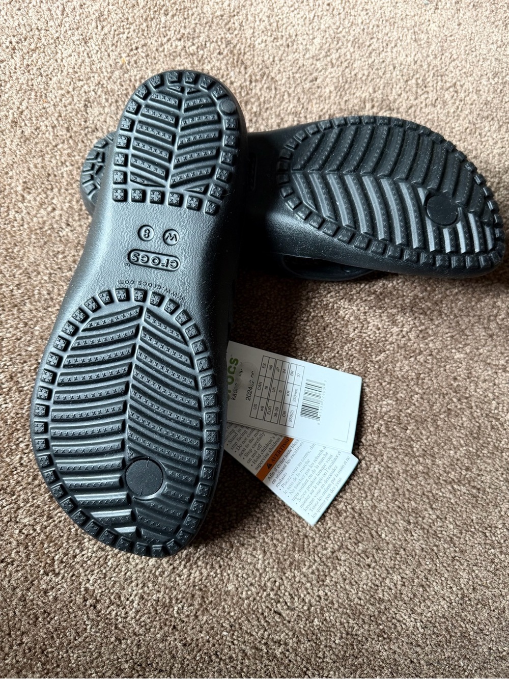 NWT CROCS Black Women's Flip Flop Sandals - Picture 2 of 4